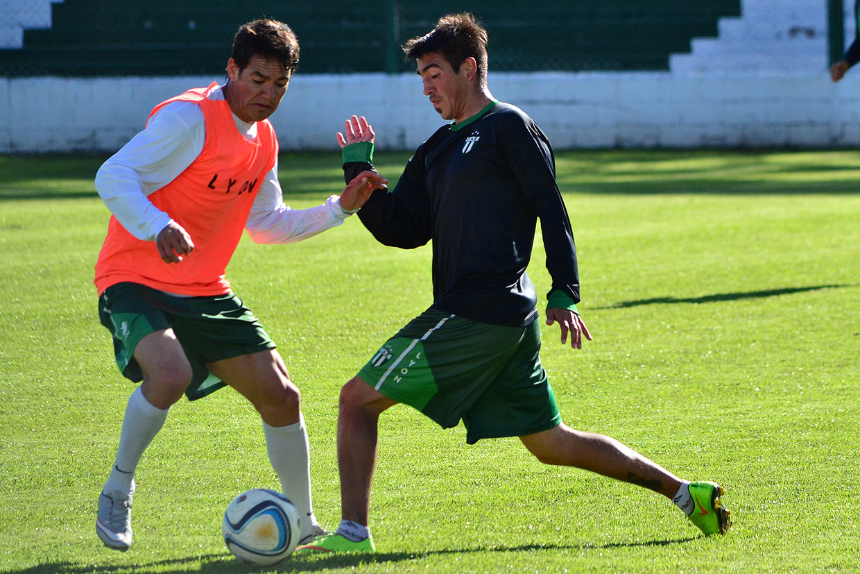 Estudiantes volvió a entrenar con la mente puesta en Talleres