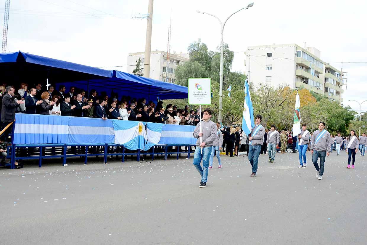 Color, fervor y tradición en el desfile para honrar a la patria