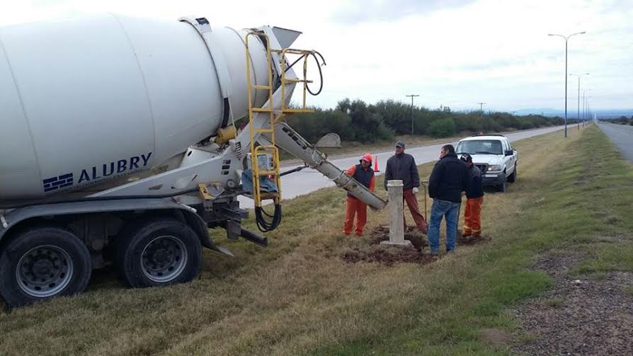 Trabajos de bacheo y reposición de columnas en Autopista de las Serranías Puntanas