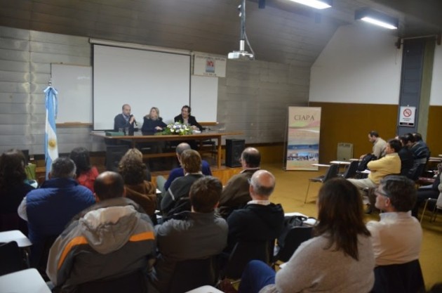 La actividad se inició en la mañana del martes, con representantes de distintos ámbitos.