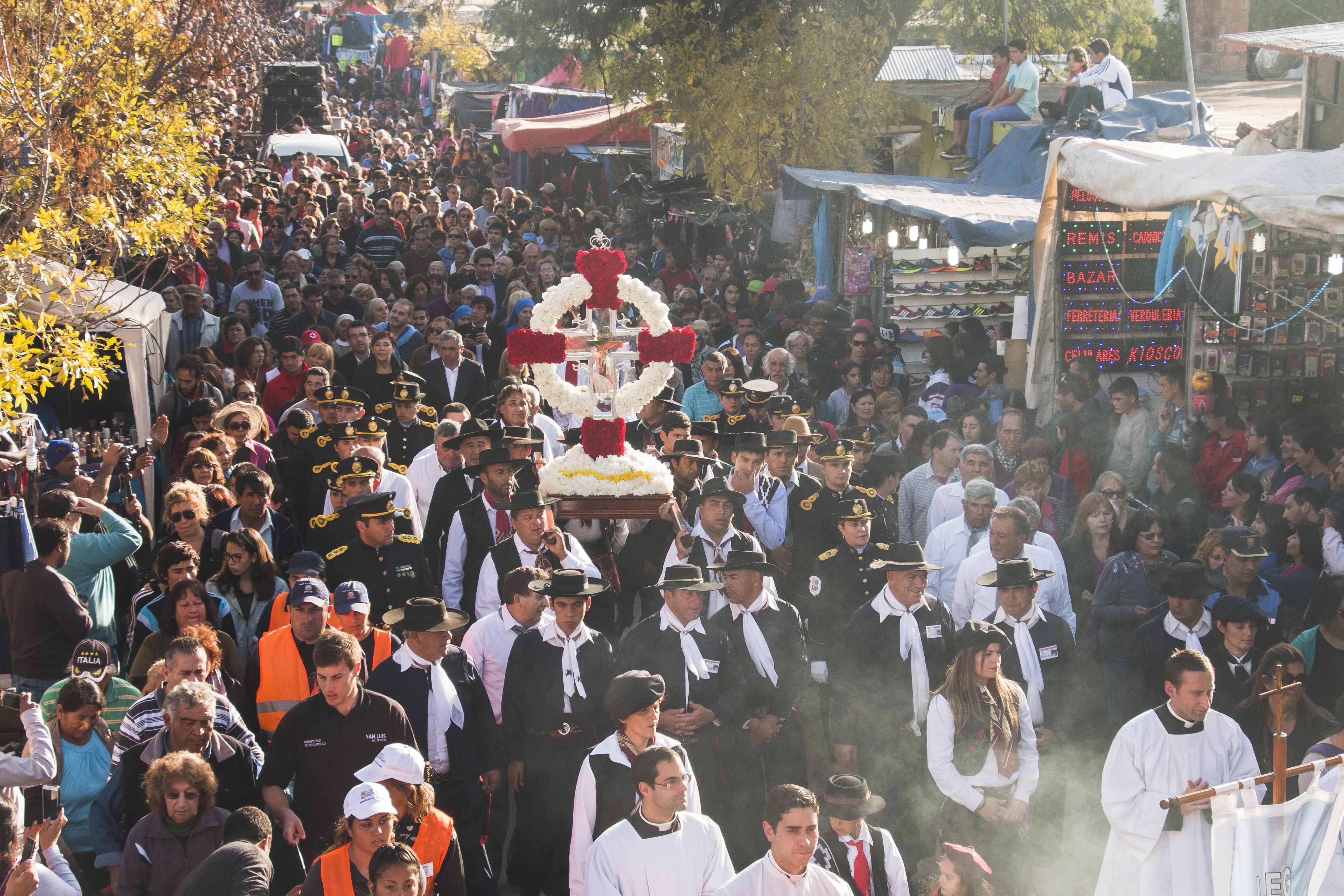 Veneraron al Cristo de la Quebrada con la solemne procesión