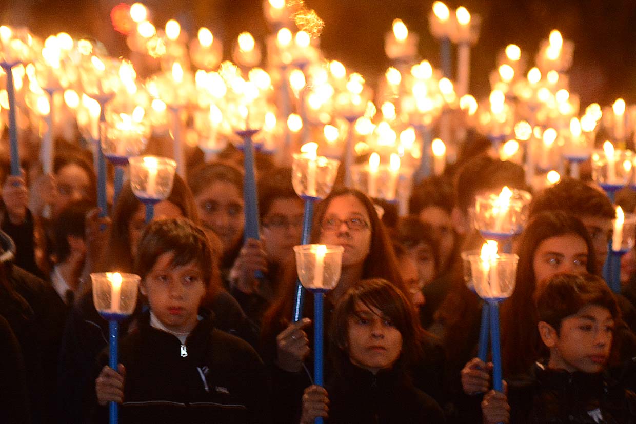 Con la centenaria procesión cívica, la Escuela Normal celebró el nacimiento de la patria