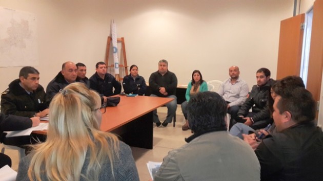 Reunión entre el Ministerio, Policía y vecinos de los barrios Barrancas Coloradas y Estrella del Sur.