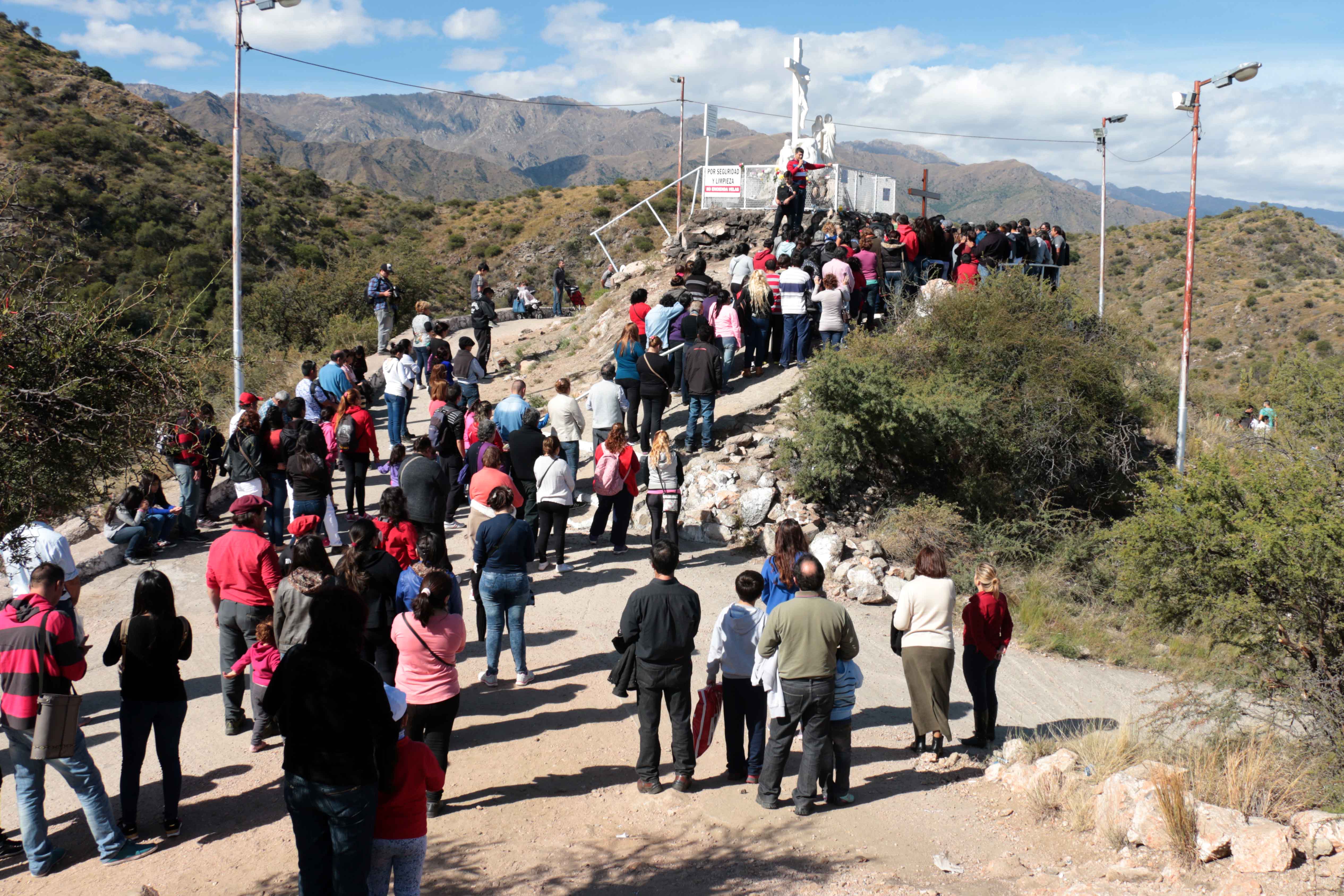 Miles de fieles le rindieron homenaje al Cristo de la Quebrada