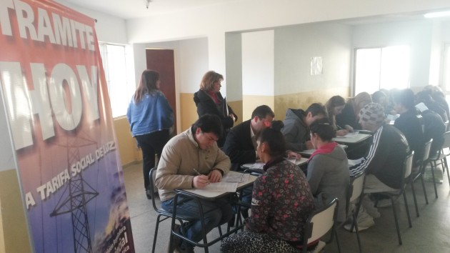 Comenzaron a inscribir a los vecinos de la ciudad de San Luis, para que puedan acceder a los beneficios de la tarifa social de luz. 