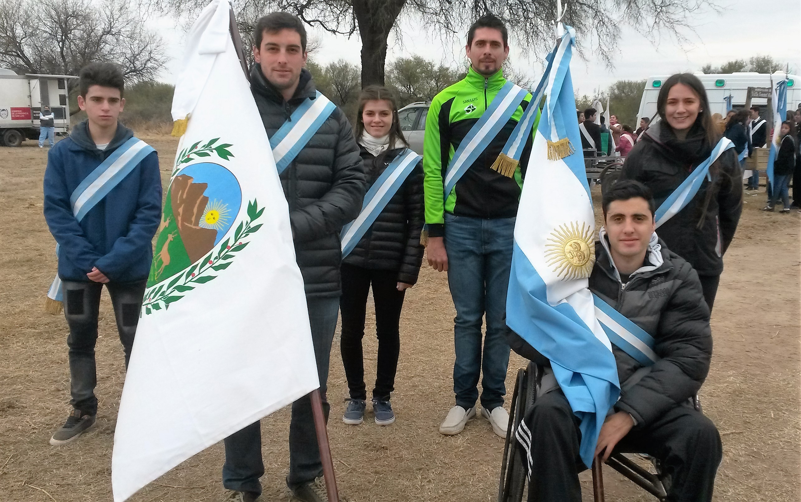 Destacados deportistas acompañaron a los alumnos en su promesa a la bandera