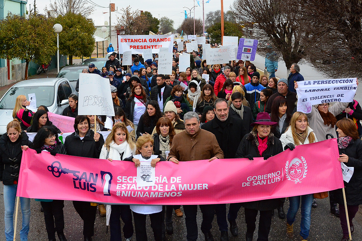 Masiva participación en la marcha de “Ni Una Menos”