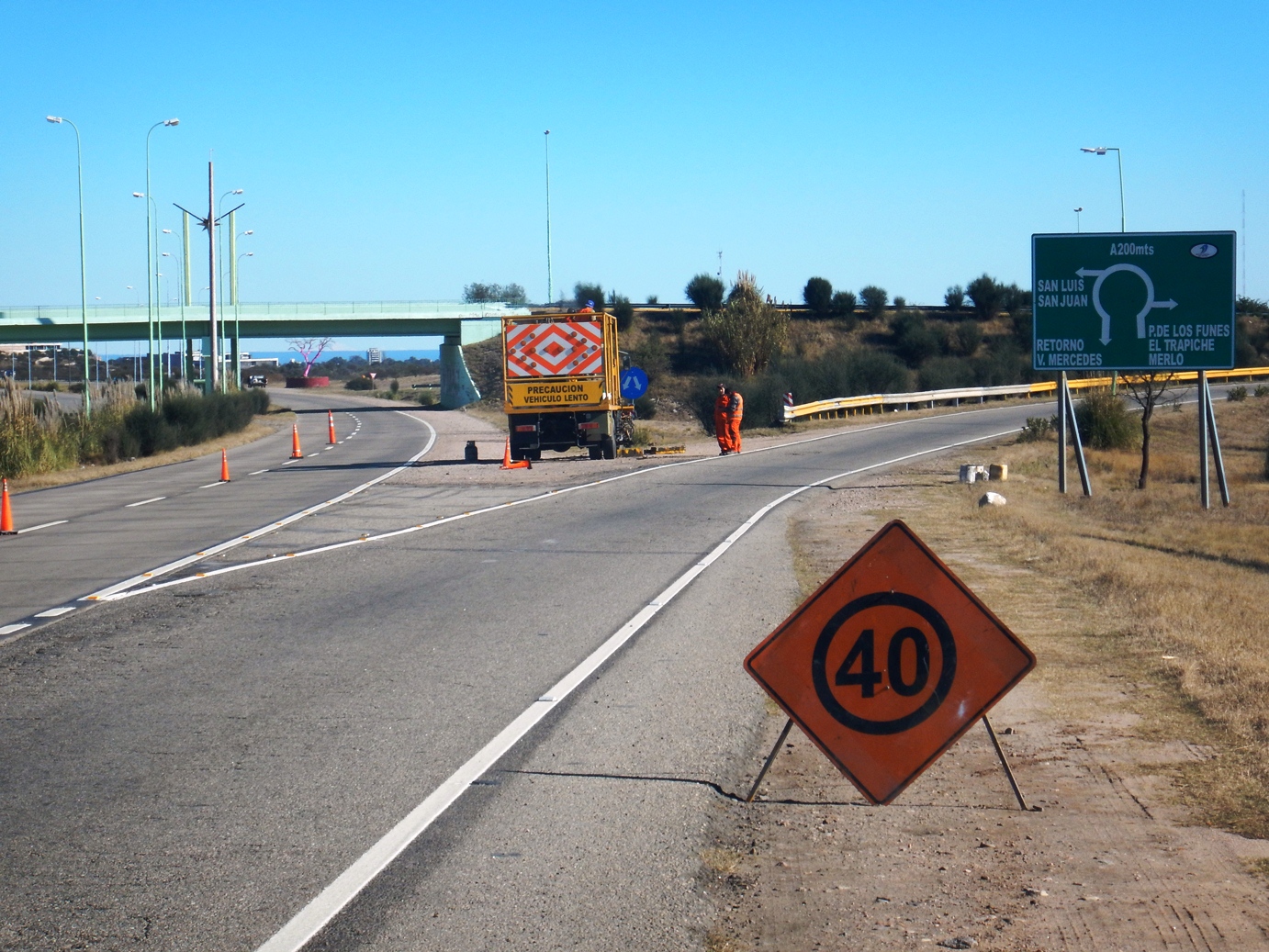 Se trabaja en el acceso a la ciudad de San Luis por avenida Santos Ortiz