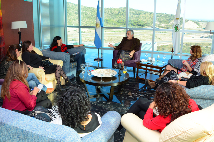 El gobernador se reunió con periodistas mujeres