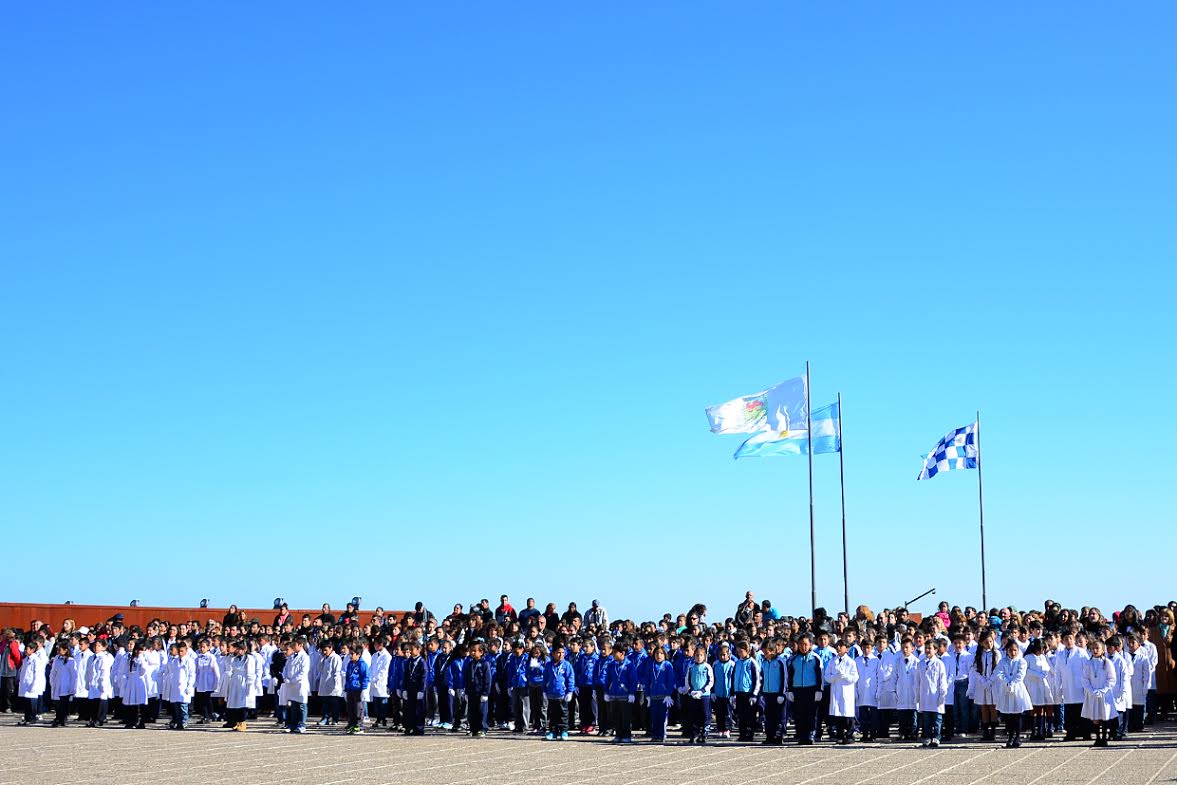 Más de 300 alumnos prometieron su lealtad a la bandera