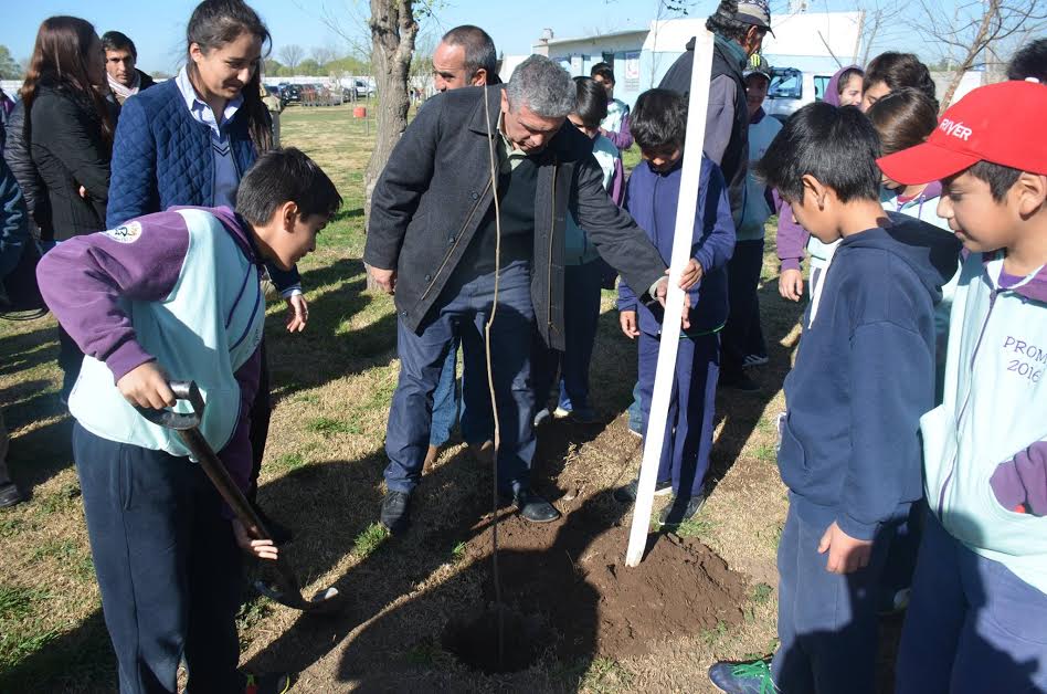 Día del Árbol: plantaron 300 árboles en Villa Mercedes