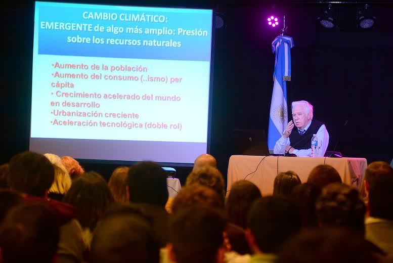 Vicente Barros abrió el ciclo de conferencias “Hacia la revolución científica y tecnología 4.0”