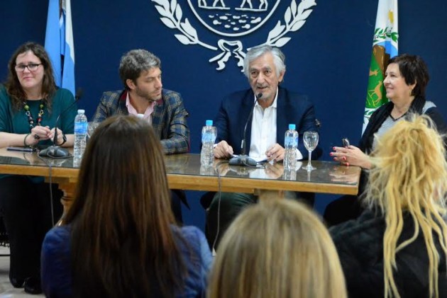 “Vamos a otorgarles la obra social del Estado y todos los hospitales van a tratar esta problemática”, indicó el gobernador Rodríguez Saá.