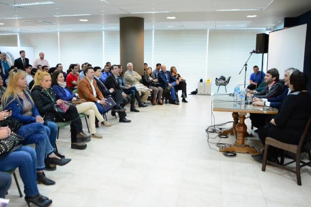 Alberto Rodríguez Saá, encabezó el acto acompañado por la titular de la Secretaria de la Mujer #Ni Una Menos, Adriana Bazzano, y el director general de Políticas Integrales de Diversidad Sexual de la Nación, Diego Borisonik.