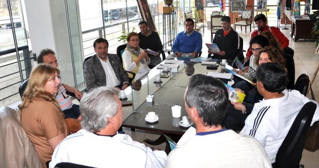 Marcelo Amitrano recibió a los docentes que coordinarán distintos aspectos de los Juegos Intercolegiales.