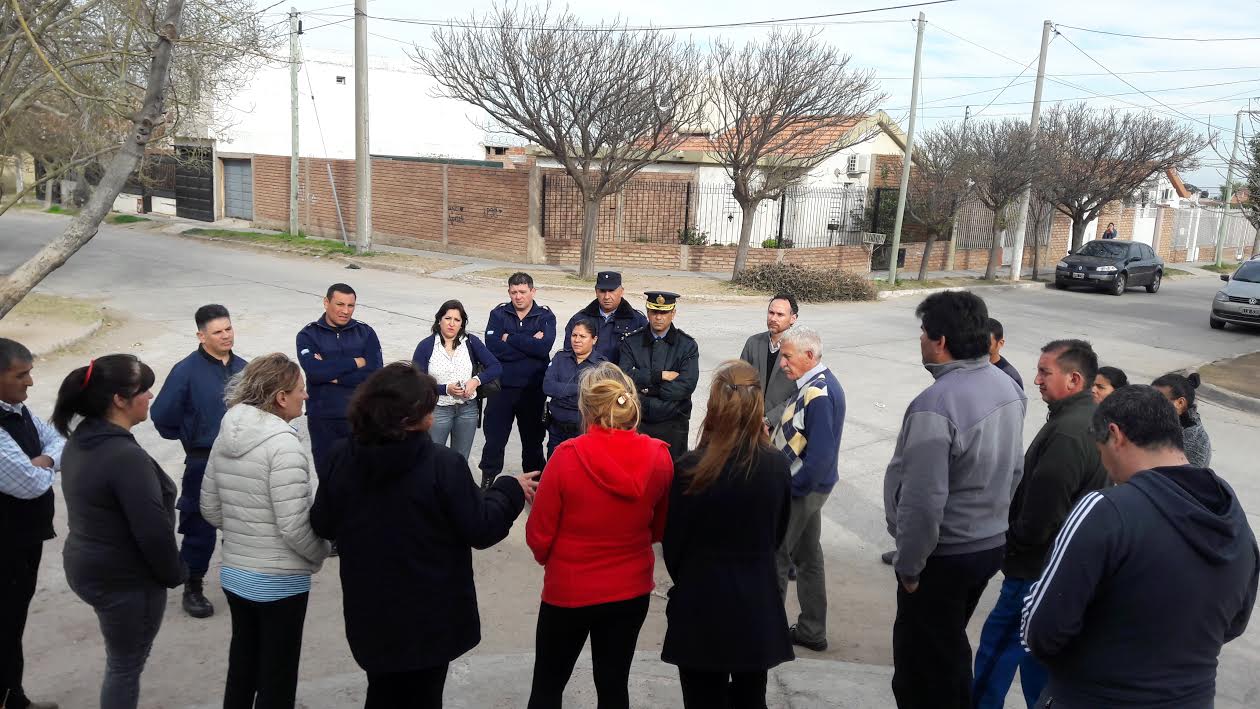 Reunión de trabajo en el barrio Cerro de la Cruz