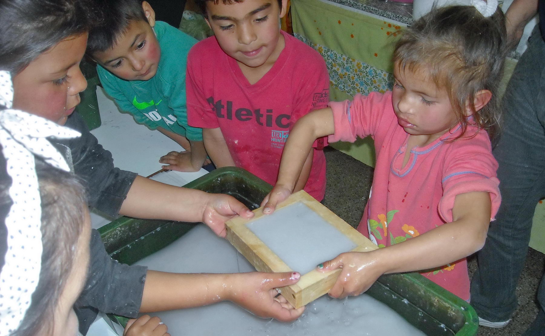 Alumnos del Barrio 1º de Mayo aprendieron a reciclar papel con la ULP