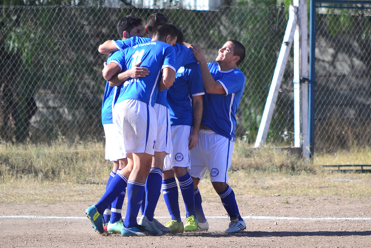 El campeón comenzó con todo en fútbol puntano