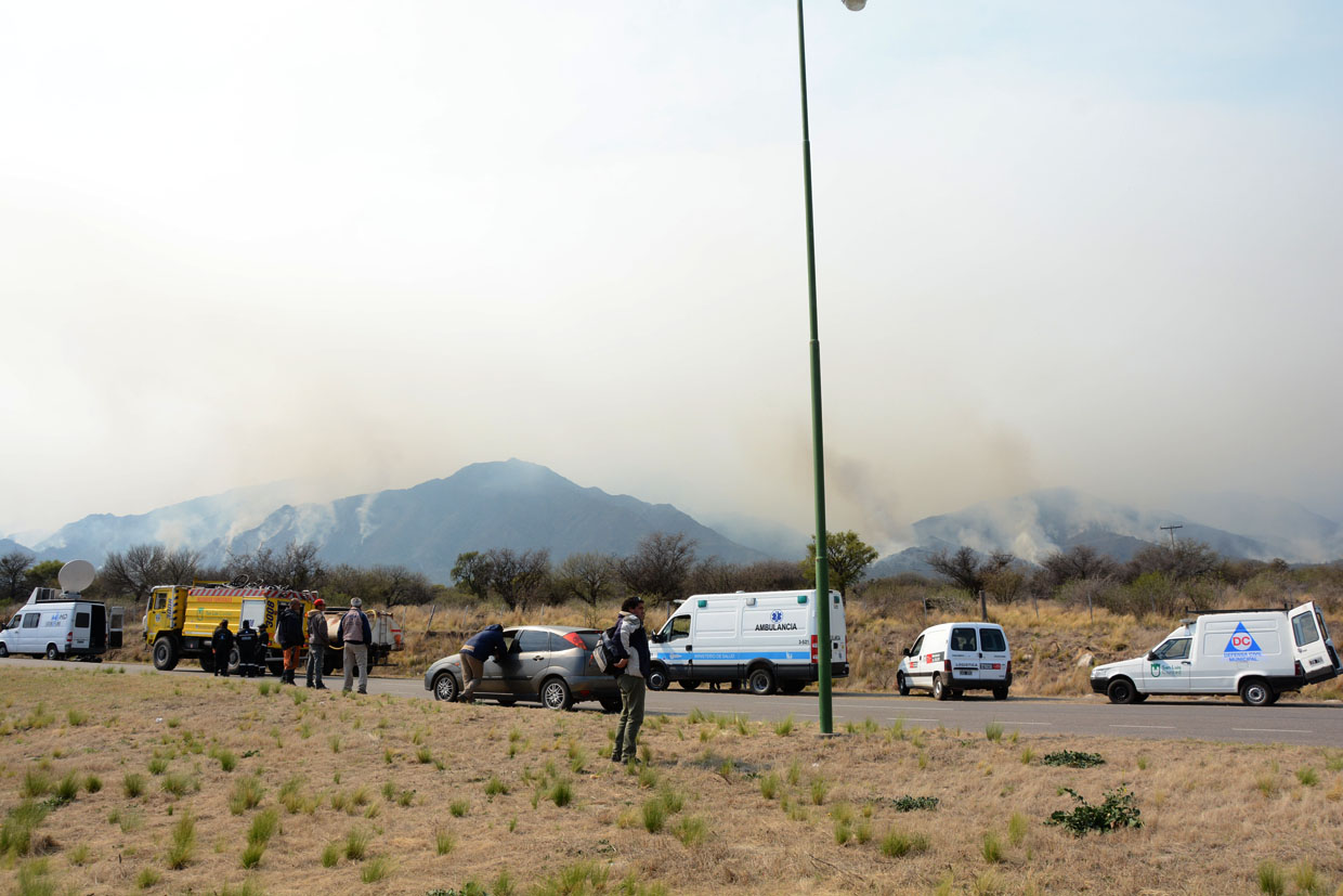 El Comité de Crisis Interministerial lucha contra el fuego en Los Molles