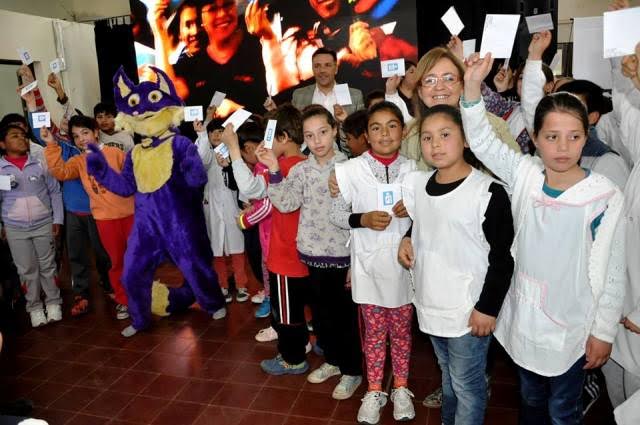 Este lunes recibirán estampillas escolares más de 9 mil alumnos