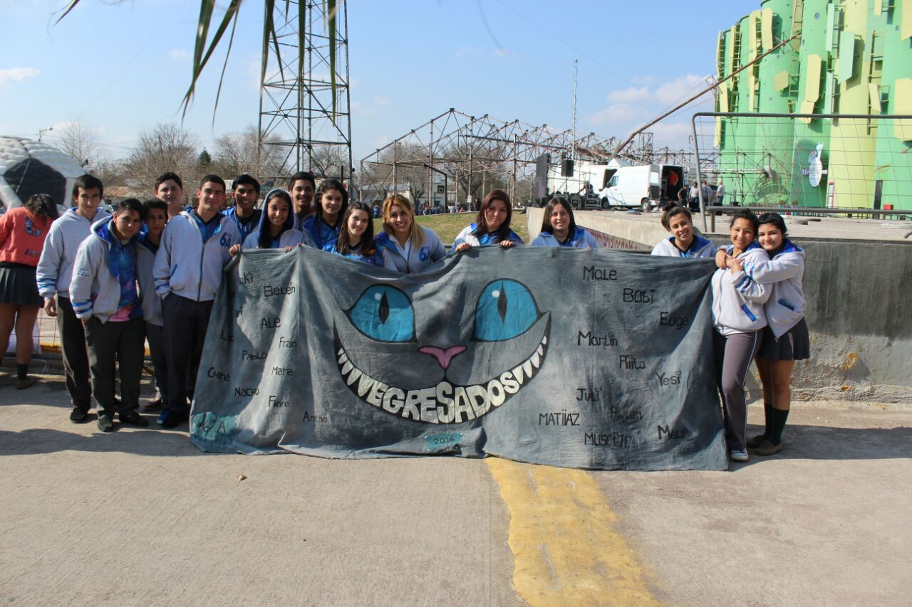 Las escuelas le pusieron color a la fiesta