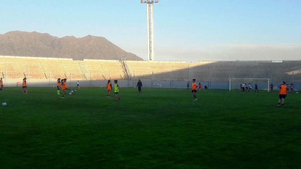 La Selección de Fútbol Femenino entrena para los Binacionales