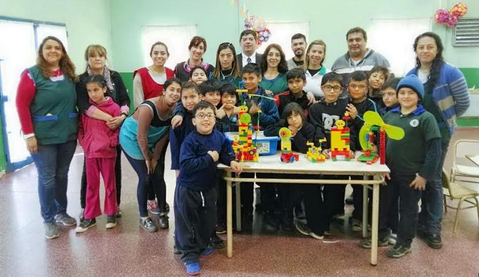 Alumnos de la Escuela “Carlos Juan Rodríguez” recibieron kits de robótica especial