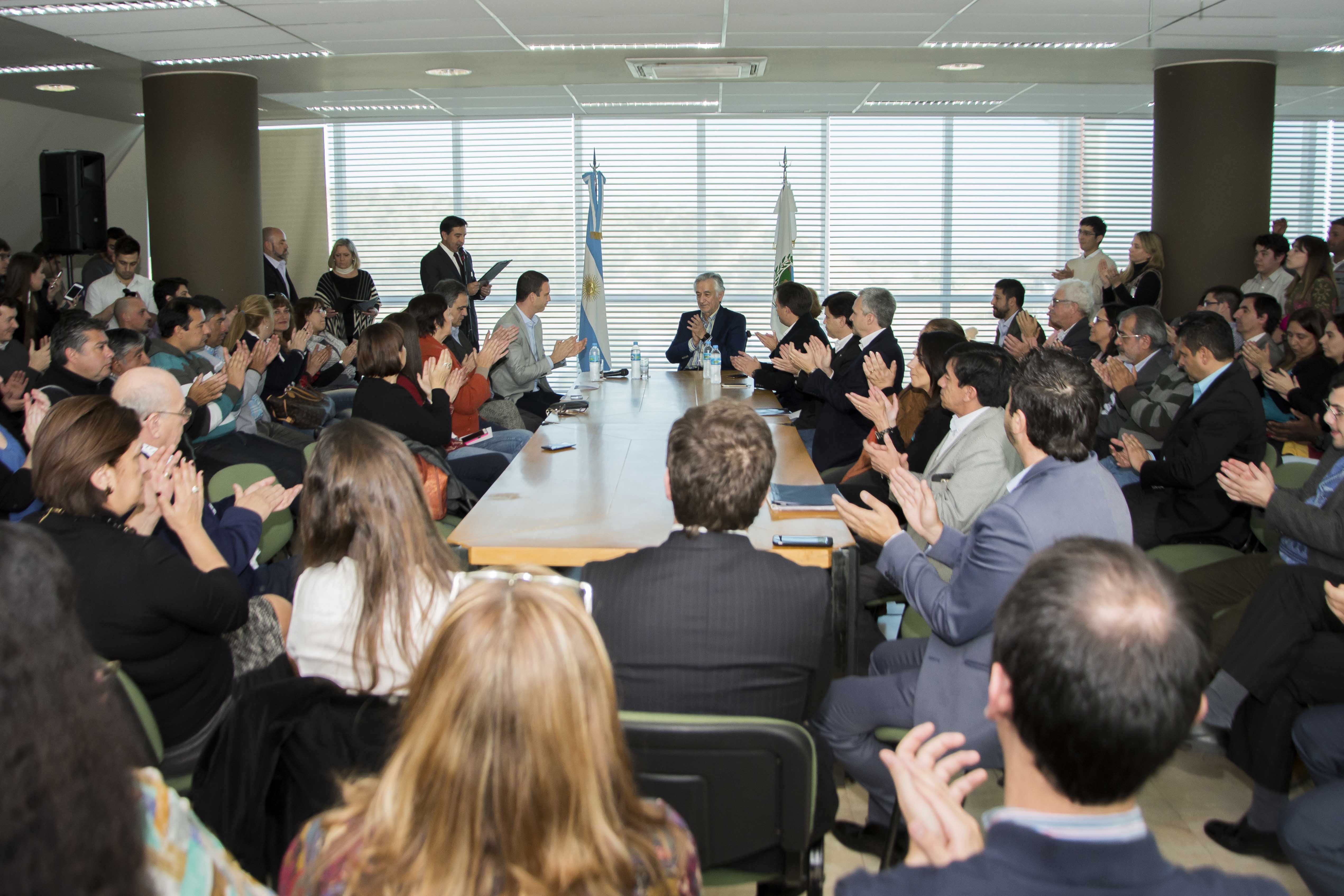 El Gobierno provincial rubricó un convenio con Microsoft Argentina