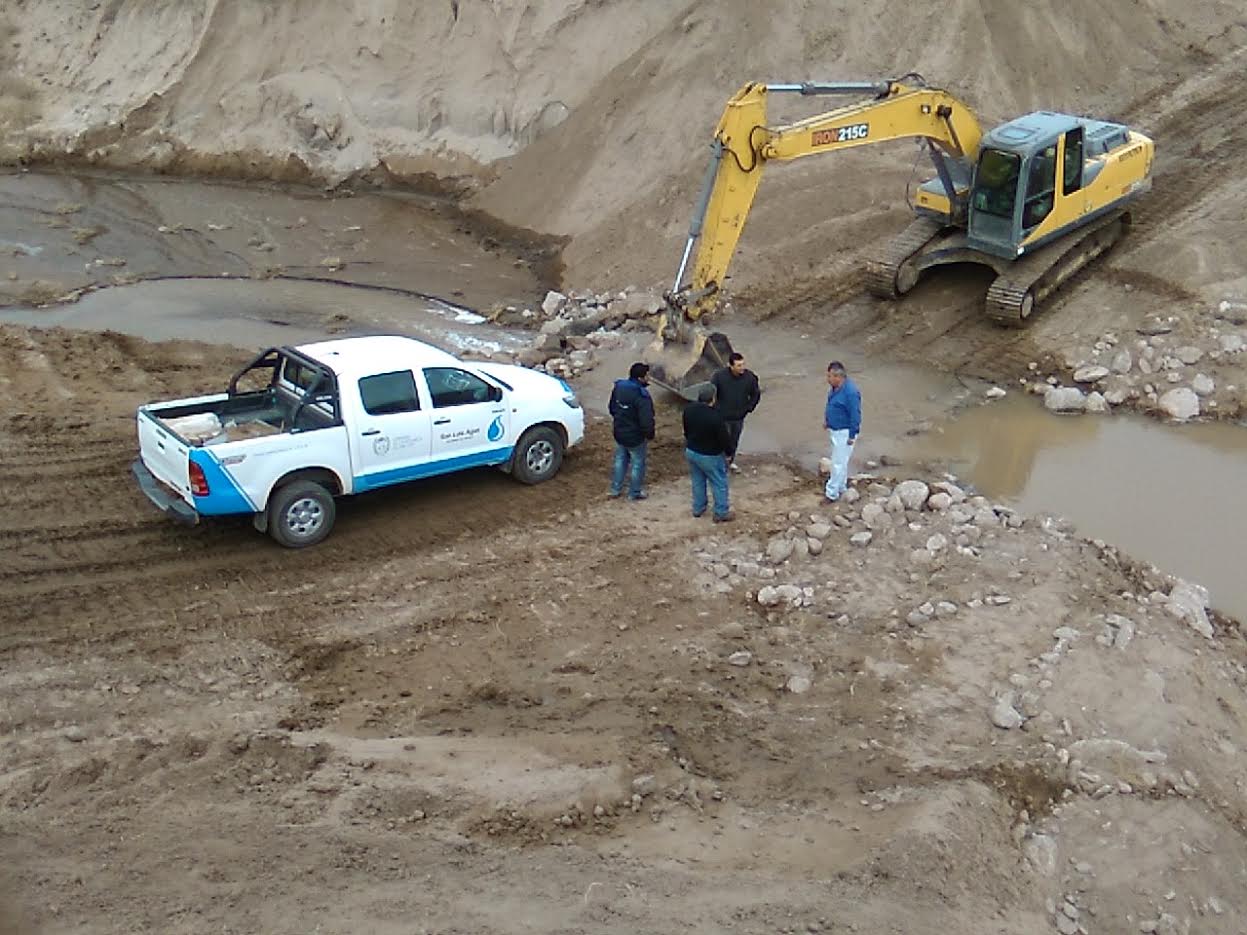 Construcción de cruce sobre arroyo El Quebrachal