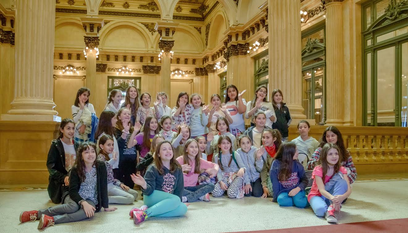 El Teatro Colón y el Congreso de la Nación cautivaron a las alumnas del Instituto “Aleluya”