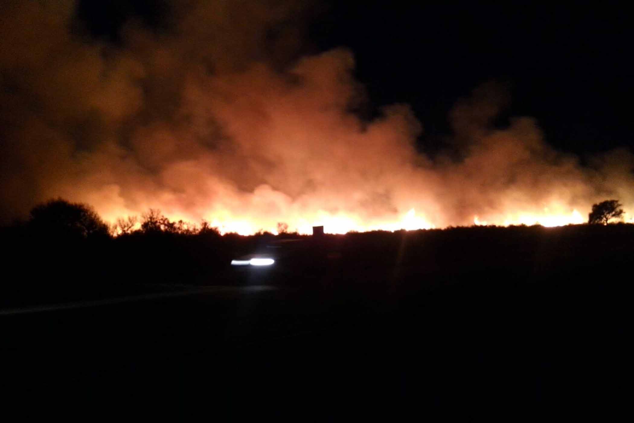 El incendio en La Punta fue extinguido y se mantiene una guardia de cenizas