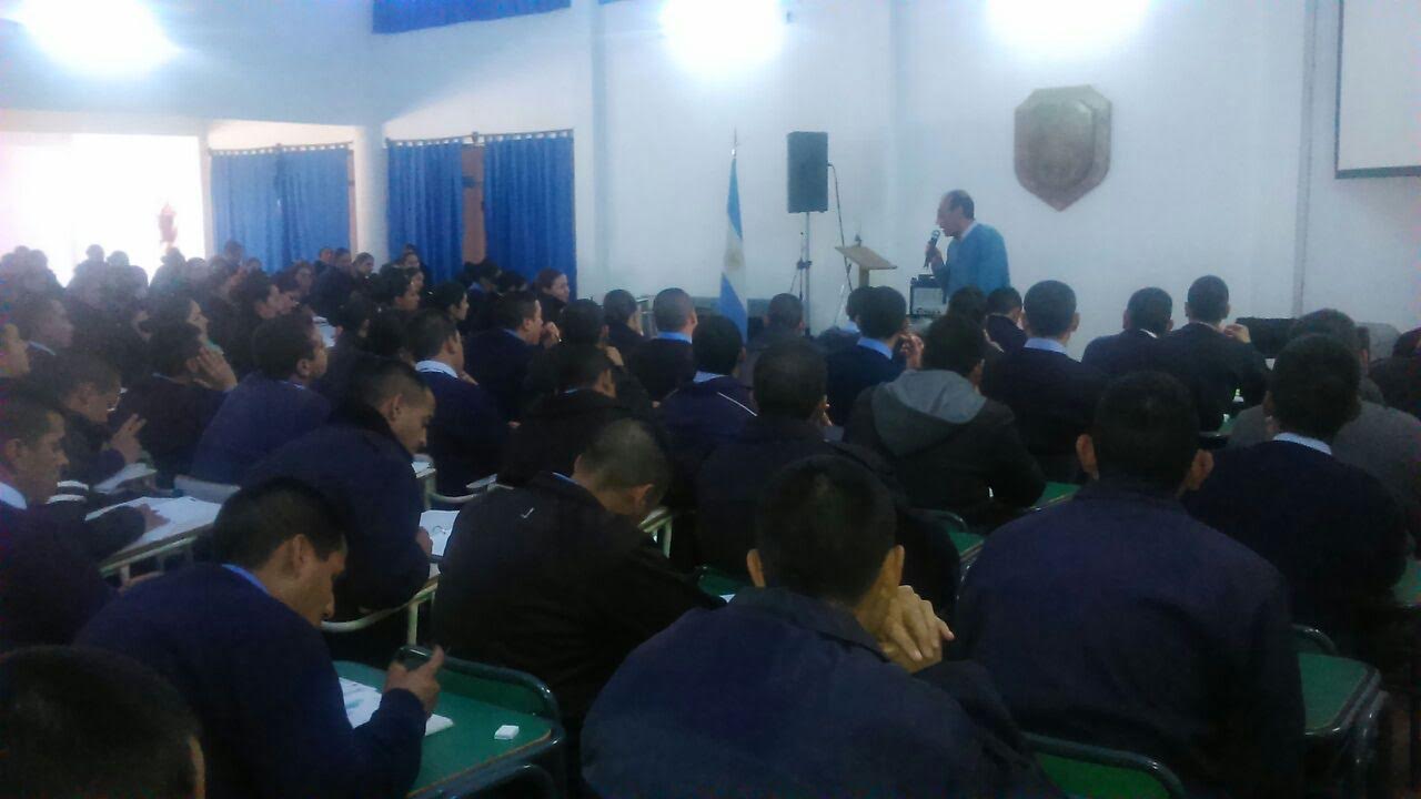 Policía provincial y la Secretaría de la Mujer realizan capacitaciones en la Escuela de Policías