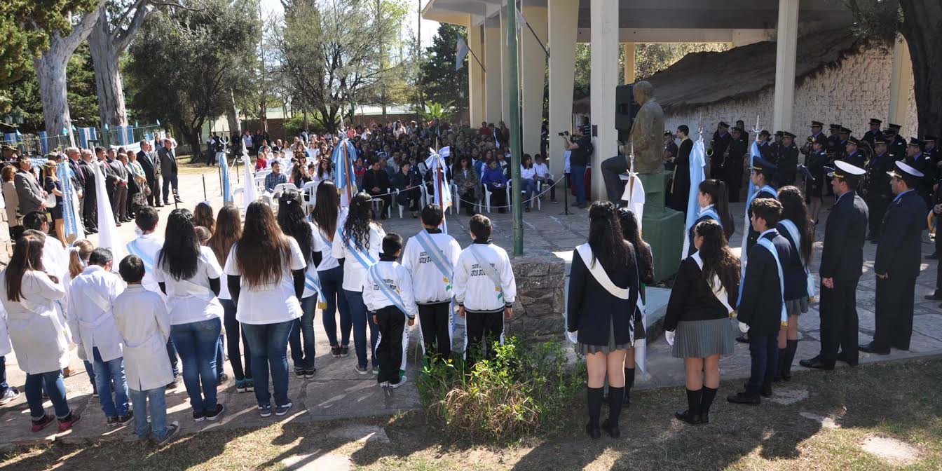 Homenajearon a los maestros puntanos en San Francisco del Monte de Oro