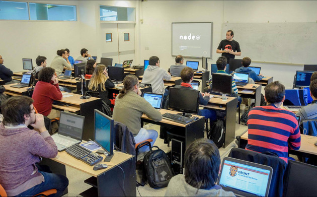 Aulas equipadas con la última tecnología, docentes de primer nivel y una rápida inserción laboral, son algunas de las ventajas de la ULP.