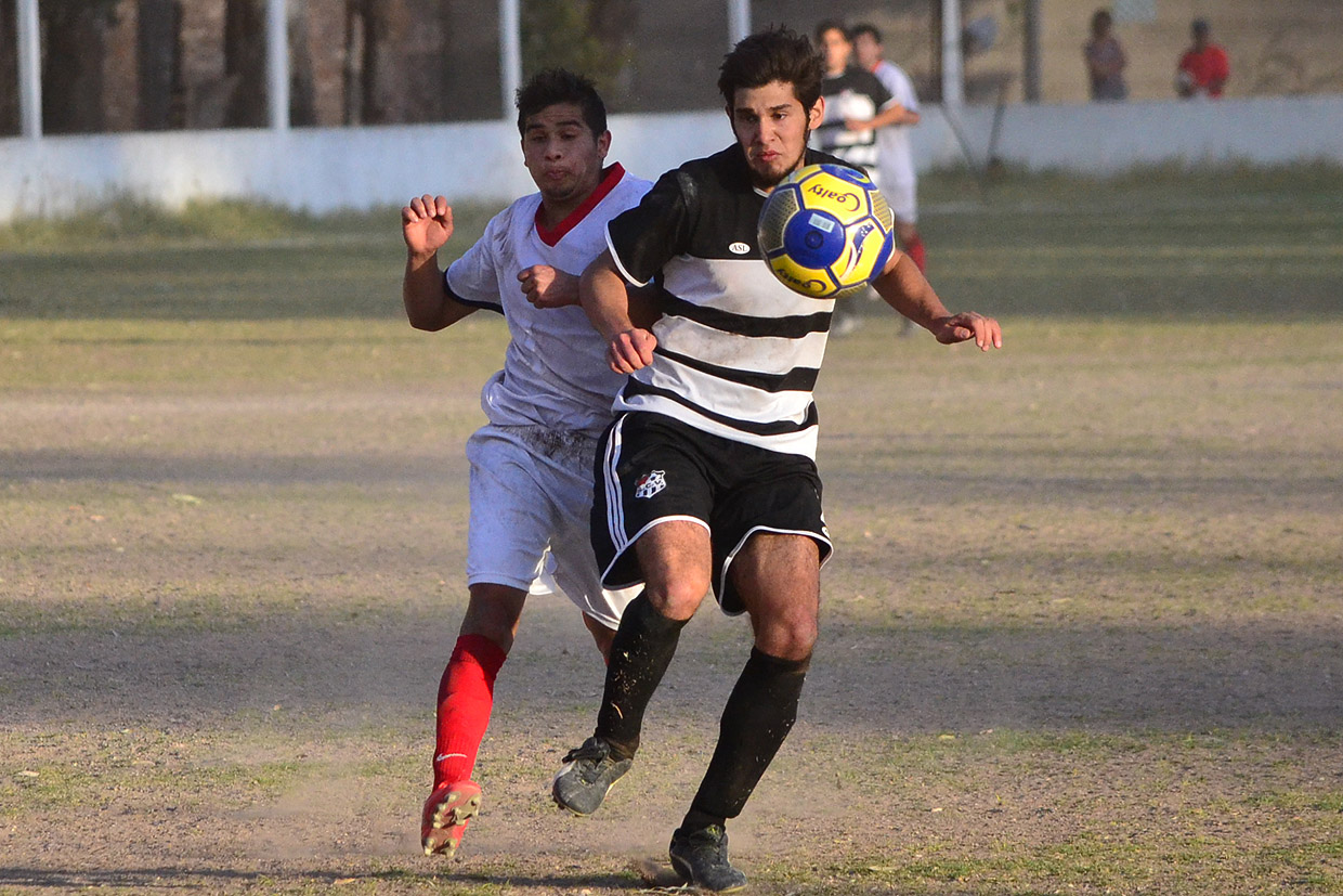 Victoria y Defensores son líderes del fútbol puntano