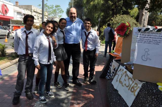 Chicos de El Volcán expusieron en la plaza Pringles