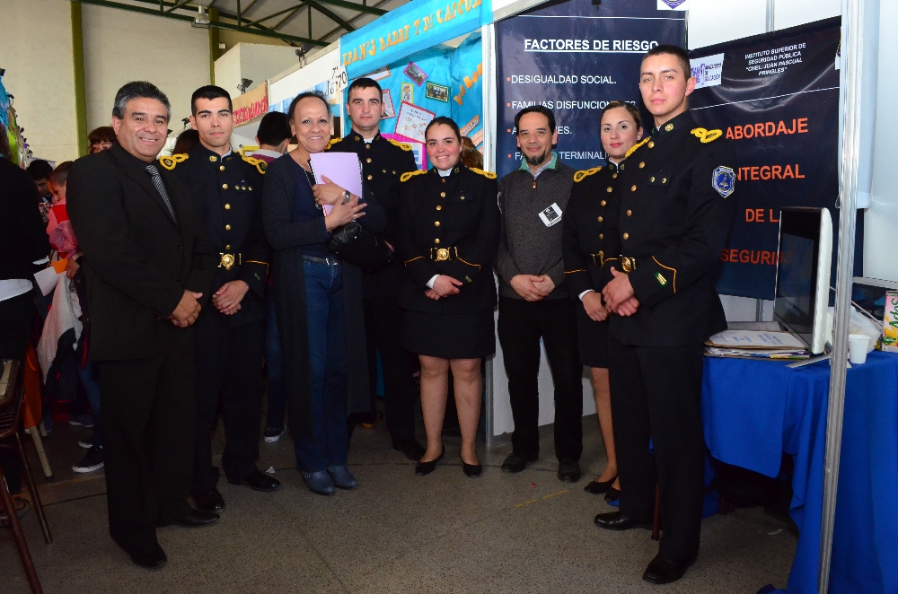 Cadetes del Instituto de Seguridad Pública participan de la Feria de Ciencias