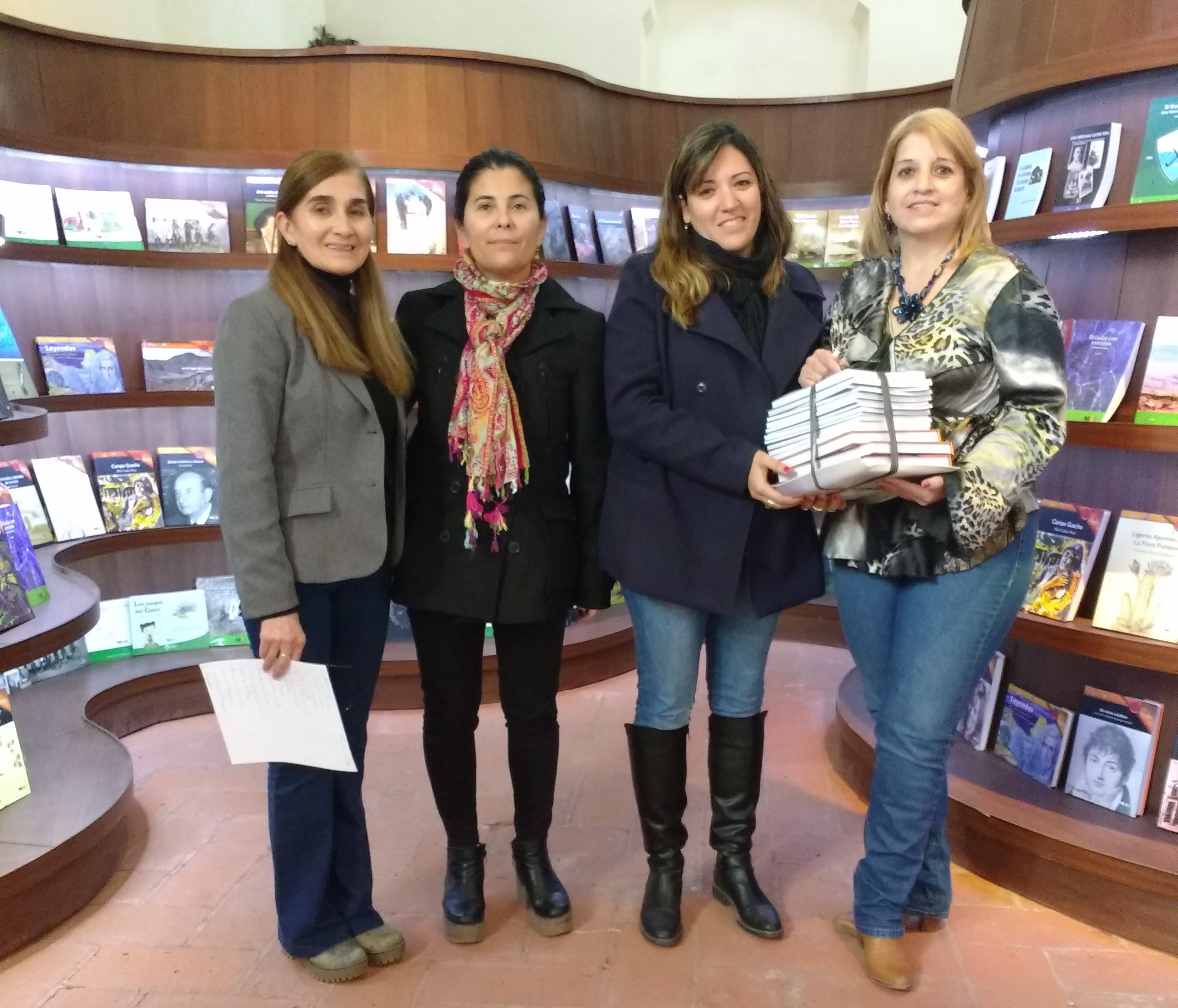 El Subprograma Familia Solidaria recibió ejemplares de San Luis Libro