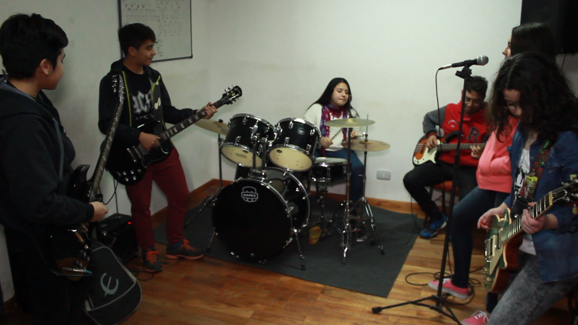 La Escuela de Rock se presenta en el Salón Blanco