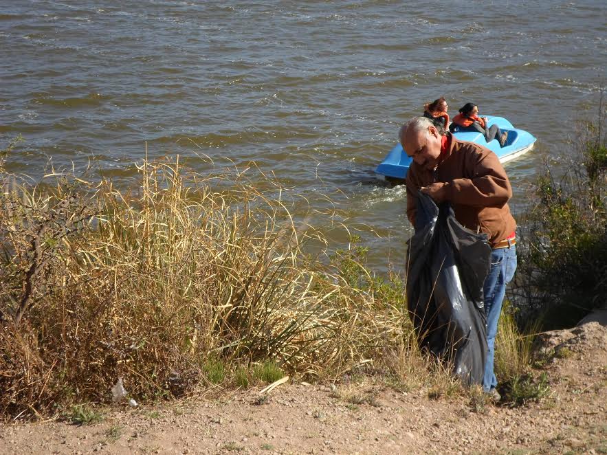 La cartera medioambiental se sumó a la limpieza del lago Potrero de los Funes