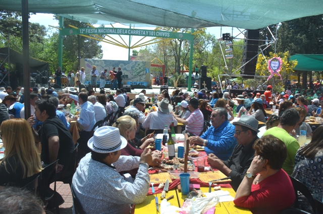 Tradición, música y calor familiar, en un festejo con chivos 100% puntanos