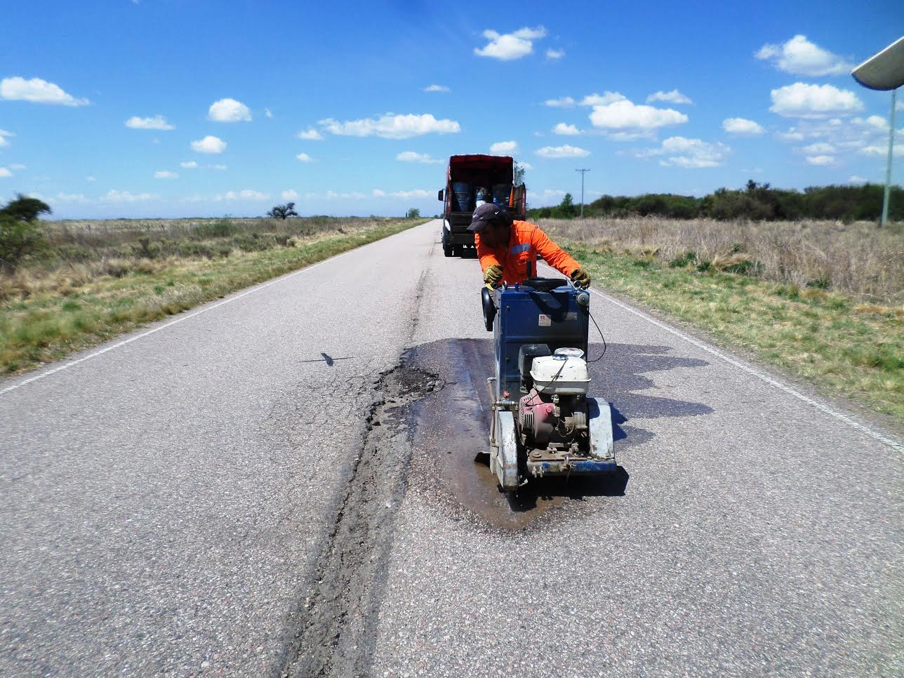 Comenzaron los trabajos de bacheo en la Ruta Provincial Nº 6