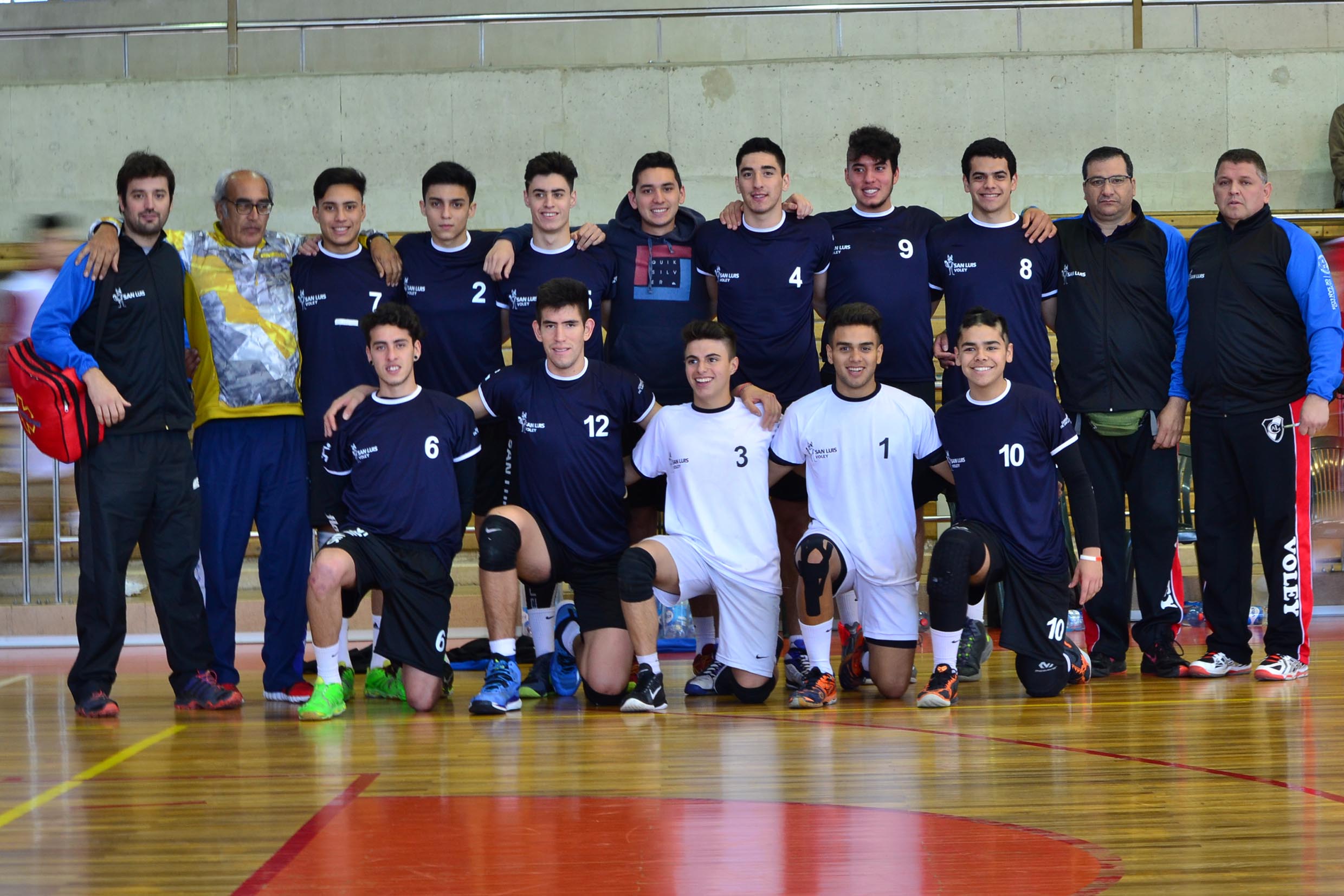 Triunfo para San Luis en vóley masculino y derrota en fútbol femenino