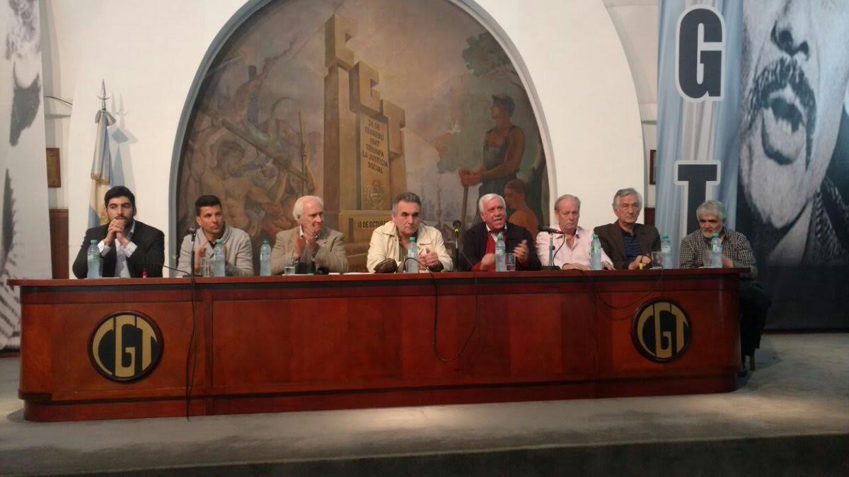 El gobernador acompañó a “Pino” Solanas en la presentación de su libro “El legado”