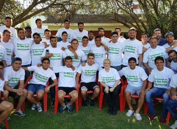 El plantel puntano se sacó foto con la flamante interventora, Ivana Bianchi.