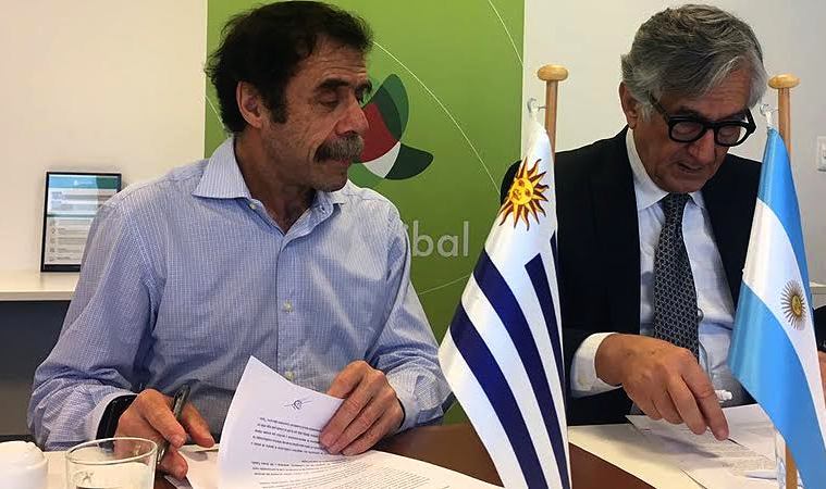 El gobernador firmó un acuerdo con el Gobierno de Uruguay