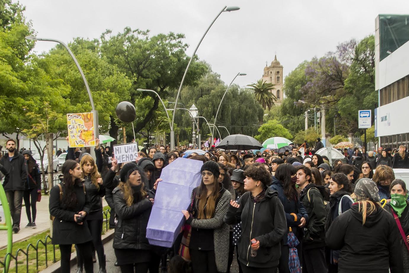 Masiva marcha contra la violencia de género y los femicidios