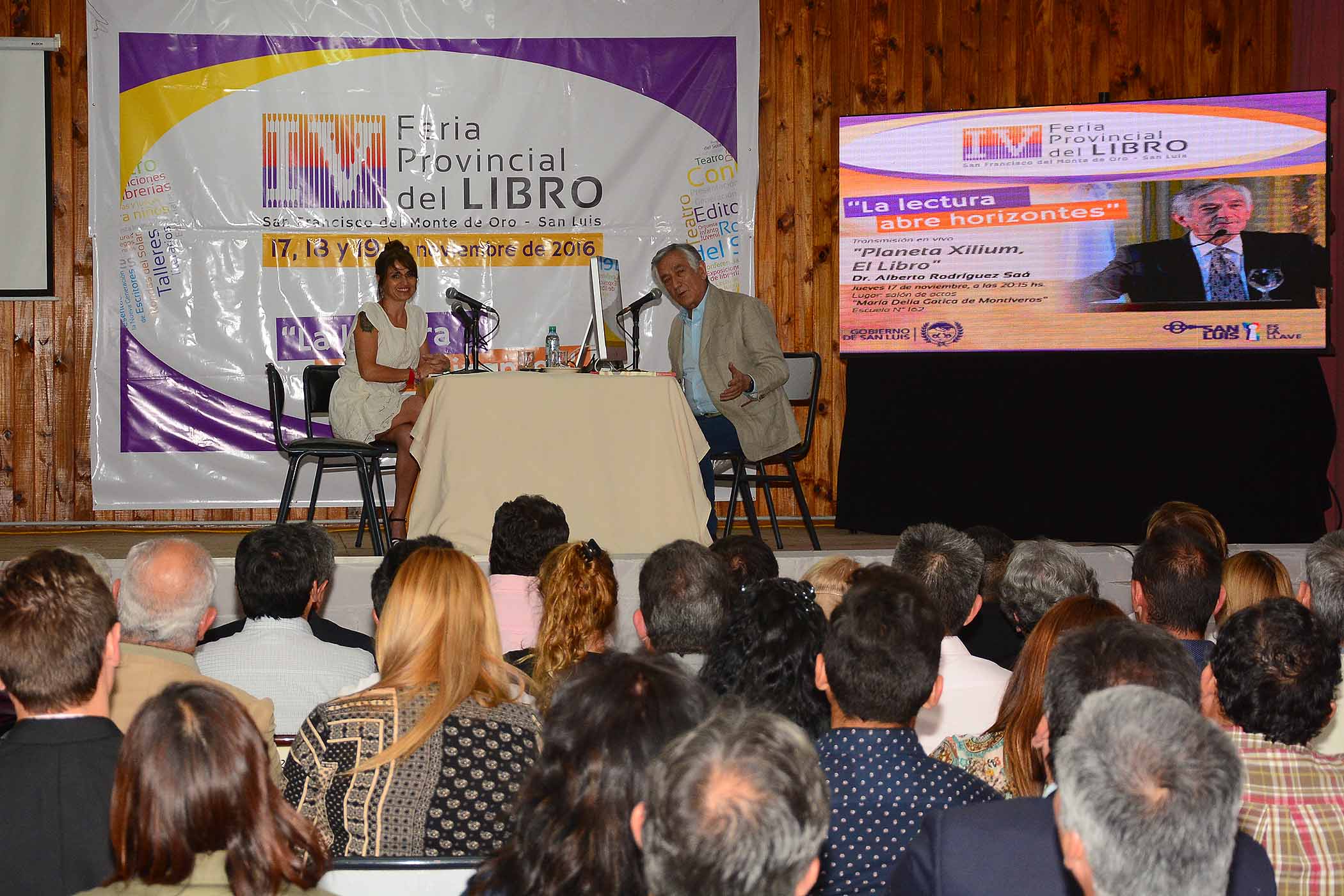 En San Francisco, Alberto presentó “Planeta Xilium, el libro”