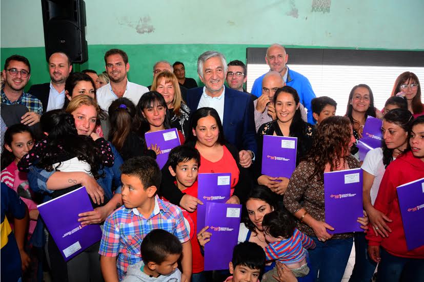 Ahora sí, 20 familias de La Toma disfrutan de sus casas en condiciones