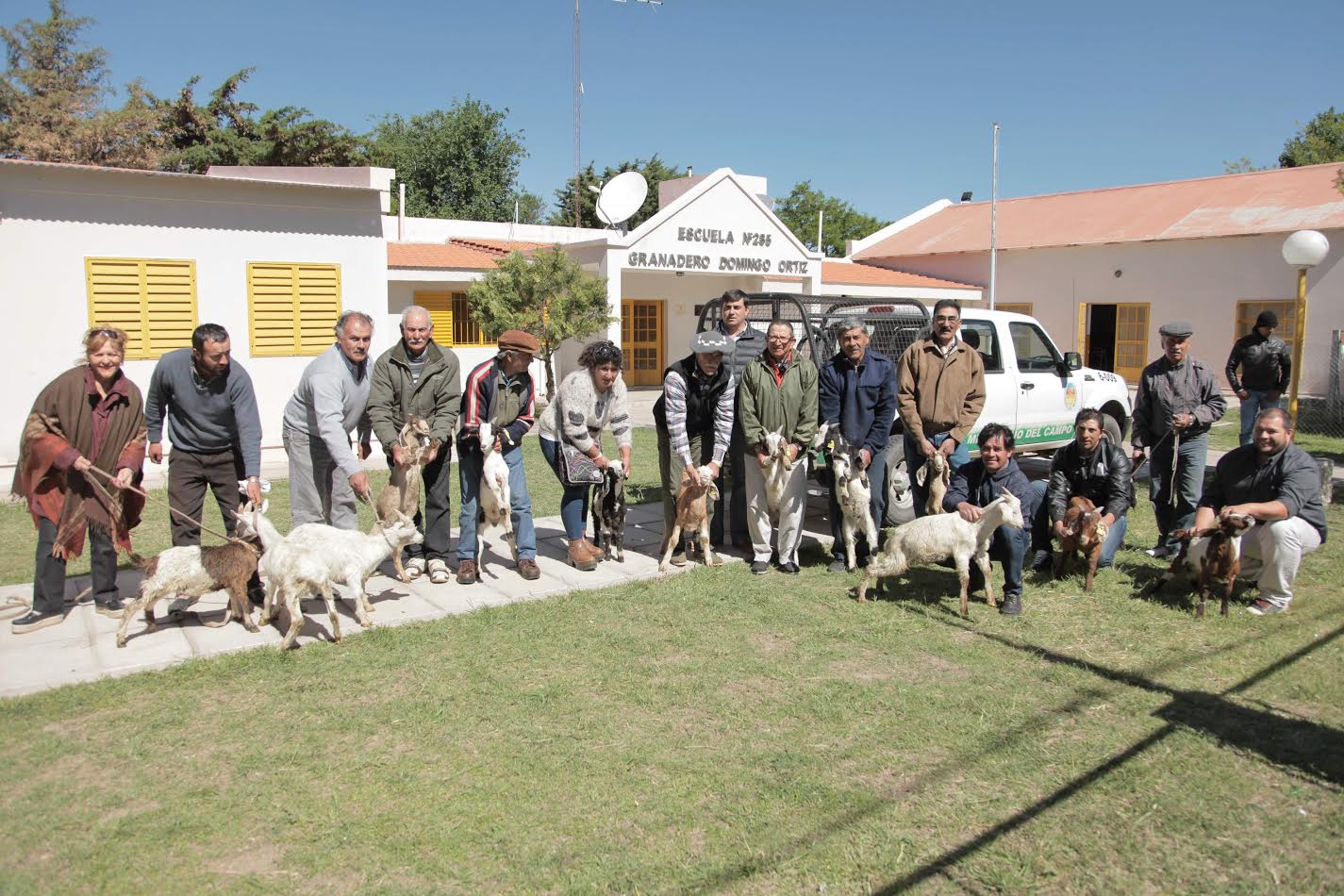 La cartera ministerial entregó caprinos a pequeños productores del departamento San Martín